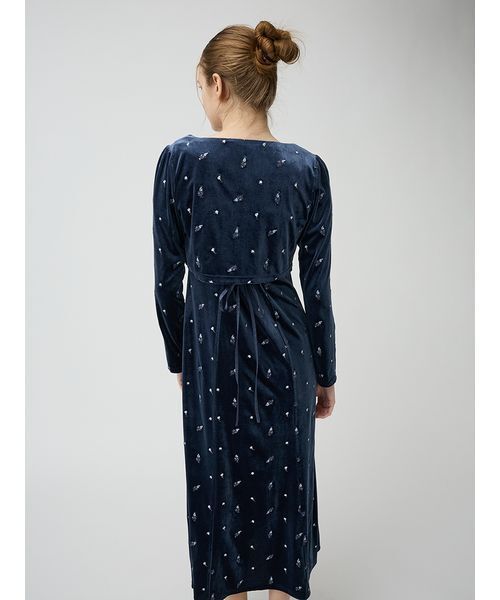 LILY BROWN(リリーブラウン)の「ベロア刺繍カーディガン(カーディガン/ボレロ・レディース・アイボリー/ブルー/ブラック・F)」の12枚目の写真