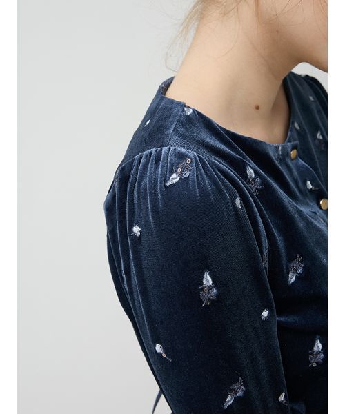 LILY BROWN(リリーブラウン)の「ベロア刺繍カーディガン(カーディガン/ボレロ・レディース・アイボリー/ブルー/ブラック・F)」の14枚目の写真