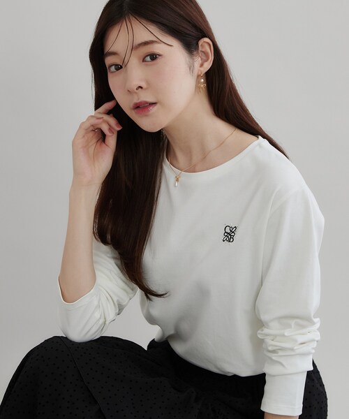 couture brooch(クチュールブローチ)の「猫プリント/ロゴ刺繍アソートロンT(Tシャツ/カットソー・レディース・ホワイト系3/ホワイト系7・36/42/40/38)」の2枚目の写真