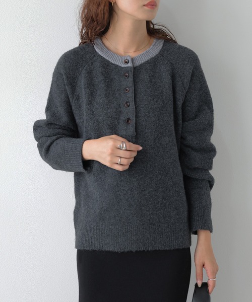 La-gemme（ラジェム）の「配色ヘンリーネックニットプルオーバー/ベーシック/こなれ感（ニット/セーター・レディース・ブラウン/グレー/ベージュ/ブラック・フリー）」の2枚目の写真