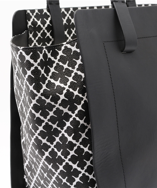 BY MALENE BIRGER(バイマレーネビルガー)の「BY MALENE BIRGER 15PSU-MARIANI(ハンドバッグ・レディース・ベージュ系その他/ブラック・ONE)」の3枚目の写真