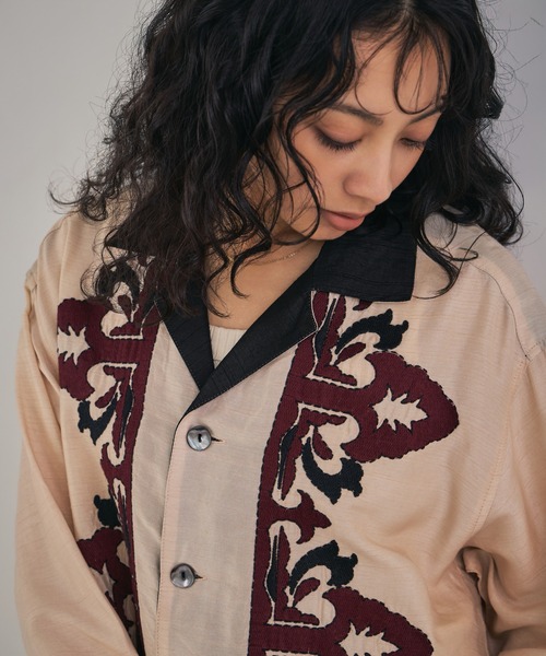 LEIN(リーン)の「【MEN , WOMEN】オーナメント刺繍スラブレーヨンシャツ(シャツ/ブラウス・レディース・オフホワイト/ブラック・FREE)」の10枚目の写真