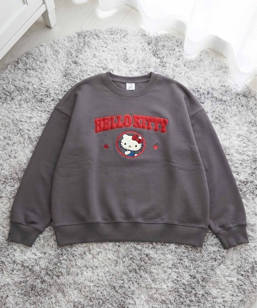 sanrio(サンリオ)の「【SANRIO/サンリオ】キャラクターサガラ刺繍裏起毛クルーネックスウェットトレーナー(WIDE)(スウェット・レディース・パープル/グリーン/クリーム/スミクロ・LARGE/MEDIUM)」の1枚目の写真