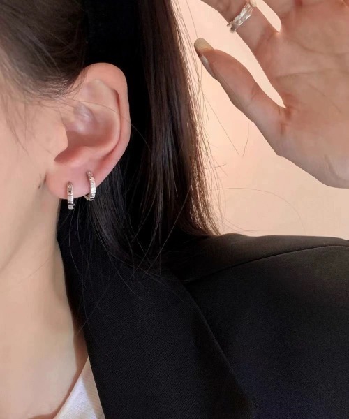 TUNE(チューン)の「【TUNE】デザインフープピアス(ピアス(両耳用)・メンズ・シルバー系5/シルバー系4/シルバー系3/シルバー系2/シルバー系1・FREE)」の6枚目の写真