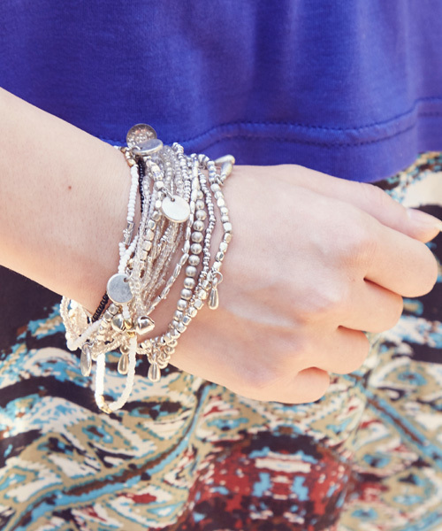 チャイハネ(チャイハネ)の「【チャイハネ】メタルビーズ10本SETブレスレット(ブレスレット・レディース・シルバー/ゴールド・FREE)」の1枚目の写真