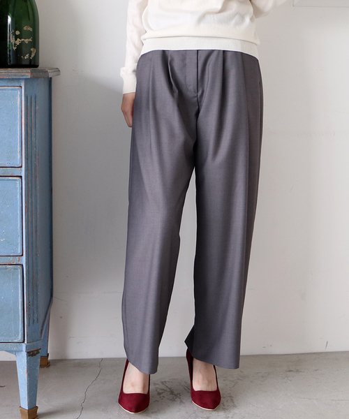 N.（N. Natural Beauty Basic）（エヌエヌナチュラルビューティーベーシック）の「ベルトタックパンツ（その他パンツ・レディース・グレー/ブラック/ブラウン・MEDIUM/SMALL）」の2枚目の写真