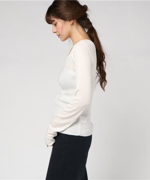 PAGEBOY(ページボーイ)の「ウール混リブVネックニット(ニット/セーター・レディース・オフホワイト/ブラック/モカ/ブルー/レッド・FREE)」の11枚目の写真