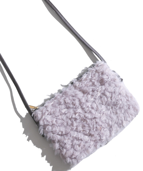 WEGO（ウィゴー）の「WEGO/プチプラプードルファーミニショルダーバッグ（ショルダーバッグ・レディース・ブラック/グレー/ライトピンク/アイボリー/ブラウン・FREE）」の4枚目の写真