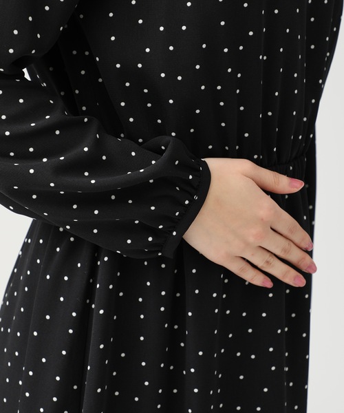 Honeys（ハニーズ）の「【水玉/ドット/フラワー/花柄】レトロひざ丈ミモレ丈ブラウジングワンピース（ワンピース・レディース・ベージュ系その他/ホワイト×ホワイト/ブラック系その他・L/M/S）」の15枚目の写真