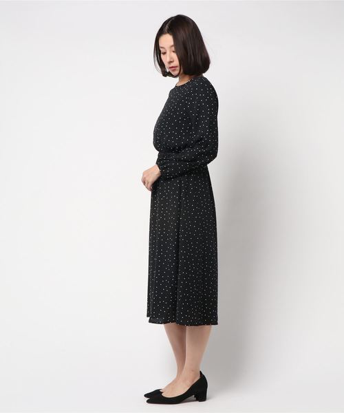 Honeys（ハニーズ）の「【水玉/ドット/フラワー/花柄】レトロひざ丈ミモレ丈ブラウジングワンピース（ワンピース・レディース・ベージュ系その他/ホワイト×ホワイト/ブラック系その他・L/M/S）」の4枚目の写真