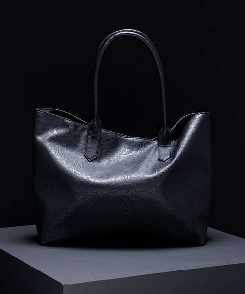 MONO-MART（モノマート）の「Basic Neoleather Big ToteBag（トートバッグ・メンズ・レッド/ダークブラウン/ブラック/ベージュ/ネイビー/ブルー/ライトブラウン/ライトブルー/グリーン/ブラウン/ライトグレー/チャコール/キャメル・FREE）」の16枚目の写真