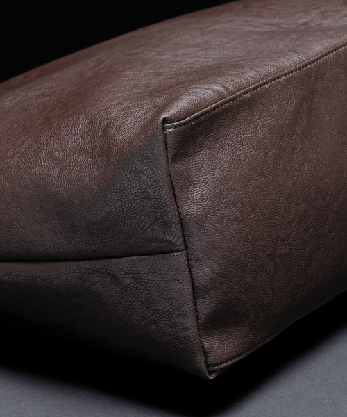 MONO-MART（モノマート）の「Basic Neoleather Big ToteBag（トートバッグ・メンズ・レッド/ダークブラウン/ブラック/ベージュ/ネイビー/ブルー/ライトブラウン/ライトブルー/グリーン/ブラウン/ライトグレー/チャコール/キャメル・FREE）」の19枚目の写真