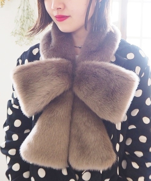 Casselini(キャセリーニ)の「リボンティペット(マフラー・レディース・グレー/アイボリー・FREE)」の2枚目の写真