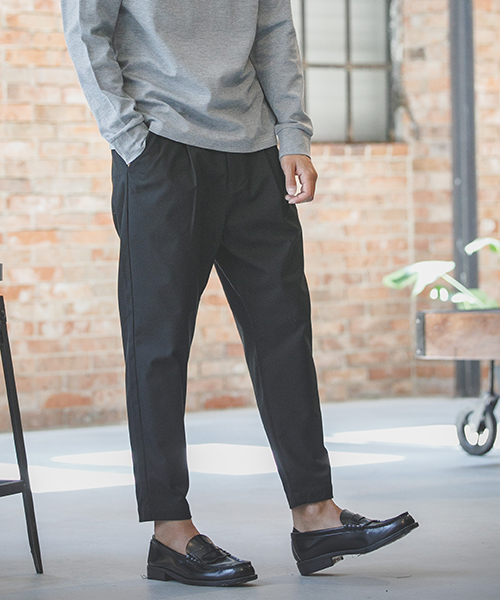 ANGENEHM（アンゲネーム）の「mp6332-TR Tuck Wide Tapered Pants パンツ(MADE IN JAPAN)（その他パンツ・メンズ・キャメル/チャコール/ブラック・S/M/L）」の2枚目の写真