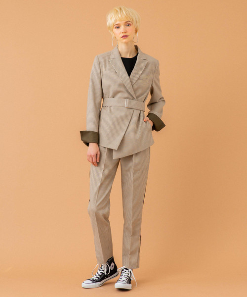 UNITED TOKYO(ユナイテッドトウキョウ)の「アシメフロントジャケット(テーラードジャケット・レディース・マルチ/ベージュ/ピンク・1)」の4枚目の写真