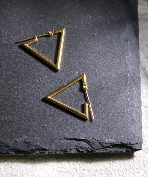 YArKA（ヤーカ）の「【YArKA/ヤーカ】stainless series triangle pierce/ステンレス トライアングルピアス（ピアス（両耳用）・レディース・ゴールド/シルバー/ブラック・FREE）」の3枚目の写真