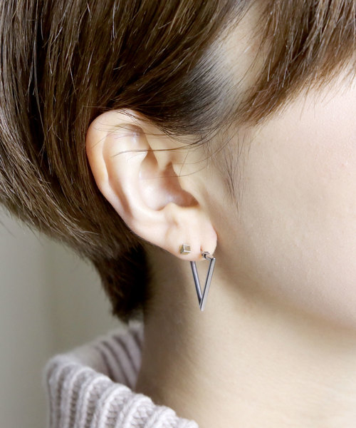 YArKA（ヤーカ）の「【YArKA/ヤーカ】stainless series triangle pierce/ステンレス トライアングルピアス（ピアス（両耳用）・レディース・ゴールド/シルバー/ブラック・FREE）」の6枚目の写真