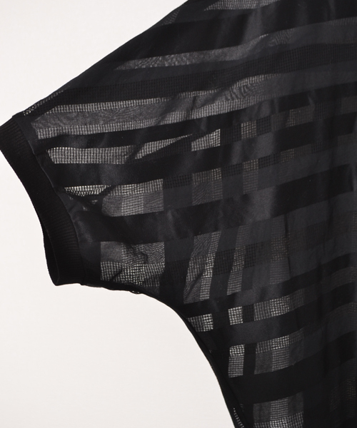 AMERICAN RAG CIE(アメリカンラグシー)の「スウェット風BU/207-ASH-L141-BU175(シャツ/ブラウス・レディース・ブラック/オフホワイト・FREE)」の6枚目の写真