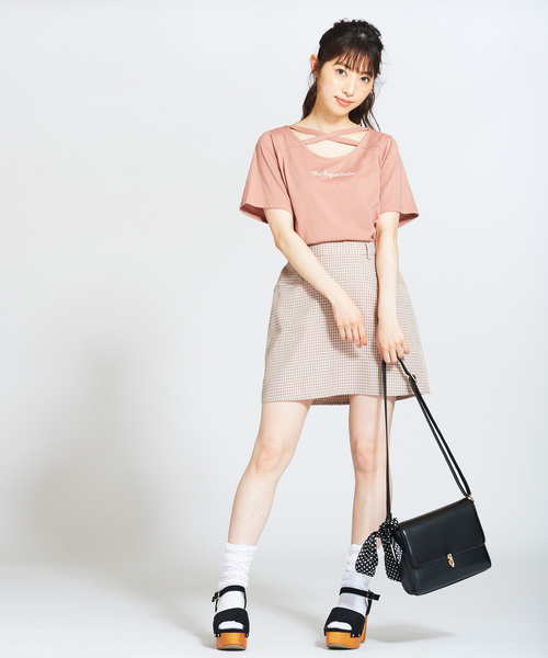 WEGO（ウィゴー）の「WEGO/クロス刺繍ロゴTシャツ（Tシャツ/カットソー・レディース・ピンク/ブラック・FREE）」の3枚目の写真