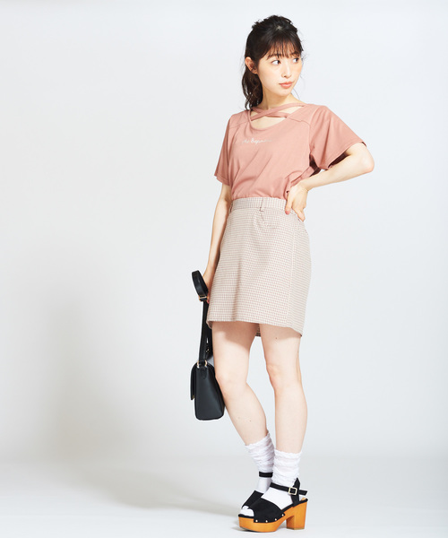 WEGO（ウィゴー）の「WEGO/クロス刺繍ロゴTシャツ（Tシャツ/カットソー・レディース・ピンク/ブラック・FREE）」の4枚目の写真