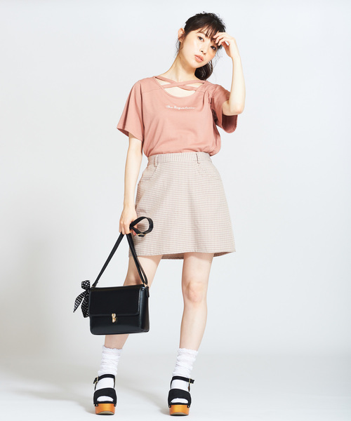 WEGO（ウィゴー）の「WEGO/クロス刺繍ロゴTシャツ（Tシャツ/カットソー・レディース・ピンク/ブラック・FREE）」の5枚目の写真