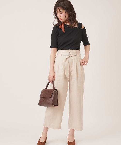natural couture(ナチュラルクチュール)の「スカーフ付きテレコワンショルT(Tシャツ/カットソー・レディース・オフホワイト/ブラック/ブラウン・FREE)」の4枚目の写真