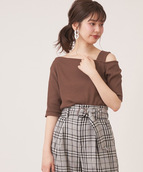 natural couture(ナチュラルクチュール)の「スカーフ付きテレコワンショルT(Tシャツ/カットソー・レディース・オフホワイト/ブラック/ブラウン・FREE)」の21枚目の写真