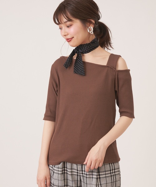 natural couture(ナチュラルクチュール)の「スカーフ付きテレコワンショルT(Tシャツ/カットソー・レディース・オフホワイト/ブラック/ブラウン・FREE)」の19枚目の写真