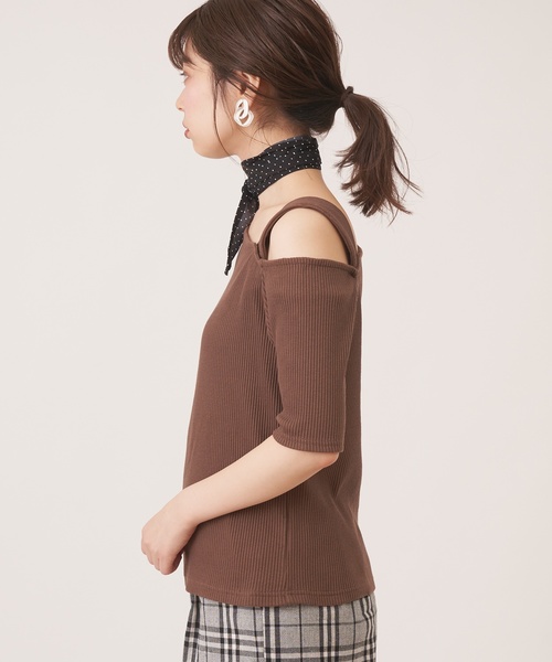 natural couture(ナチュラルクチュール)の「スカーフ付きテレコワンショルT(Tシャツ/カットソー・レディース・オフホワイト/ブラック/ブラウン・FREE)」の17枚目の写真