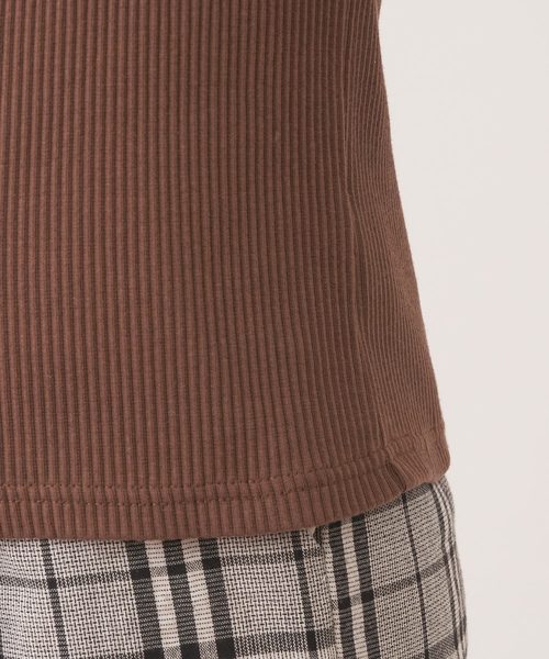 natural couture(ナチュラルクチュール)の「スカーフ付きテレコワンショルT(Tシャツ/カットソー・レディース・オフホワイト/ブラック/ブラウン・FREE)」の9枚目の写真