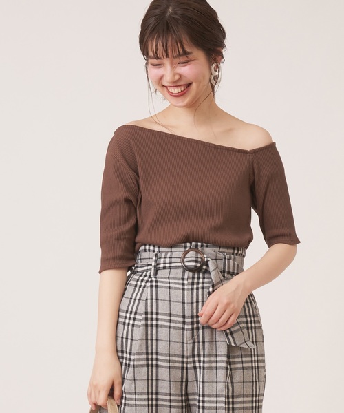 natural couture(ナチュラルクチュール)の「スカーフ付きテレコワンショルT(Tシャツ/カットソー・レディース・オフホワイト/ブラック/ブラウン・FREE)」の8枚目の写真
