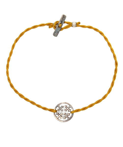 CUSTOM CULTURE（カスタムカルチャー）の「シルバー×ナイロンコード　ブレスレット（クロス）（ブレスレット・メンズ・イエロー/レッド/ブラック/グリーン・00）」の3枚目の写真