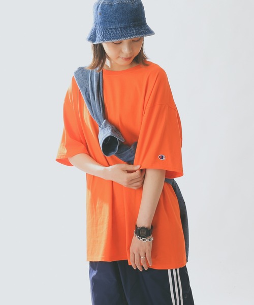 Champion（チャンピオン）の「Champion T525C 6oz S/S スタンダード Tシャツ（Tシャツ/カットソー・メンズ・オートミール/グリーン/オレンジ/ブラック/ホワイト/チャコールグレー/パープル/ネイビー/グレー/ブルー/レッド/マルーン・M/L/S/XL/XXL）」の12枚目の写真