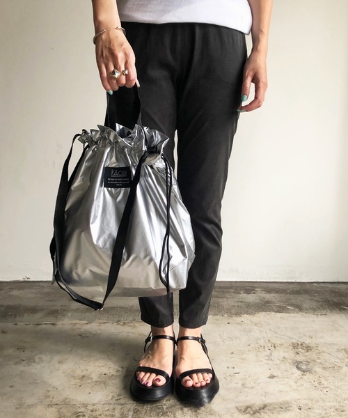 SPRUCE（スプルース）の「EM:SPRUCE/メタリック巾着トート（トートバッグ・レディース・ブラック/シルバー/ゴールド/クリア・FREE）」の2枚目の写真