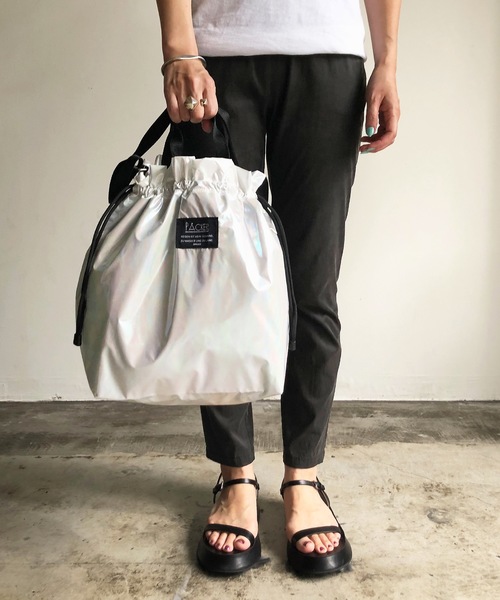 SPRUCE（スプルース）の「EM:SPRUCE/メタリック巾着トート（トートバッグ・レディース・ブラック/シルバー/ゴールド/クリア・FREE）」の4枚目の写真