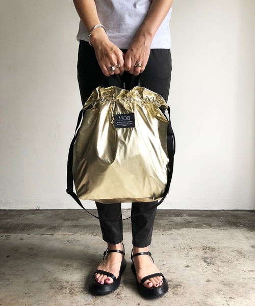 SPRUCE（スプルース）の「EM:SPRUCE/メタリック巾着トート（トートバッグ・レディース・ブラック/シルバー/ゴールド/クリア・FREE）」の5枚目の写真