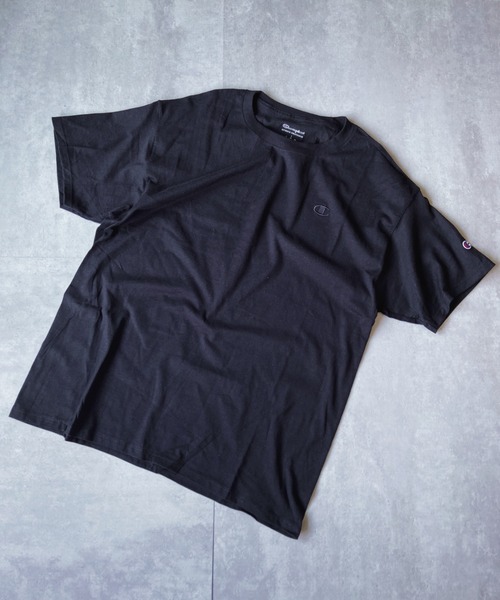 Champion(チャンピオン)の「【Champion(チャンピオン)】クラシック刺繍Tシャツ CLASSIC JERSEY TEE 半袖 / 同色刺繍 / USAモデル(Tシャツ/カットソー・メンズ・ブラック/ホワイト/ネイビー/ボルドー/オレンジ/オリーブ・S/M/L)」の1枚目の写真