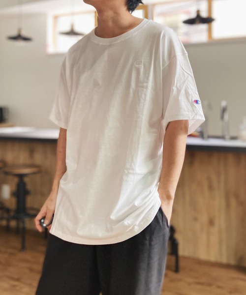 Champion(チャンピオン)の「【Champion(チャンピオン)】クラシック刺繍Tシャツ CLASSIC JERSEY TEE 半袖 / 同色刺繍 / USAモデル(Tシャツ/カットソー・メンズ・ブラック/ホワイト/ネイビー/ボルドー/オレンジ/オリーブ・S/M/L)」の7枚目の写真