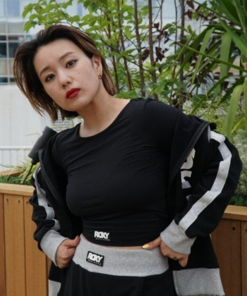ROXY(ロキシー)の「LEAP ZIP/ロキシー パーカー ジップアップ フィットネス ジム ヨガ ランニング ルームウェア・ワンマイルウェアにも(スウェット・レディース・ブラック/ホワイト/ブラック系その他・SMALL/MEDIUM/LARGE)」の21枚目の写真
