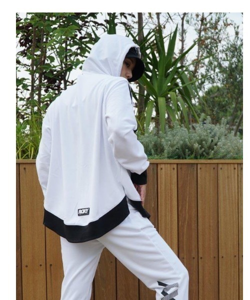 ROXY(ロキシー)の「LEAP ZIP/ロキシー パーカー ジップアップ フィットネス ジム ヨガ ランニング ルームウェア・ワンマイルウェアにも(スウェット・レディース・ブラック/ホワイト/ブラック系その他・SMALL/MEDIUM/LARGE)」の15枚目の写真