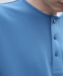 DESCENTE PAUSE（デサントポーズ）の「ヘンリーネックTシャツ