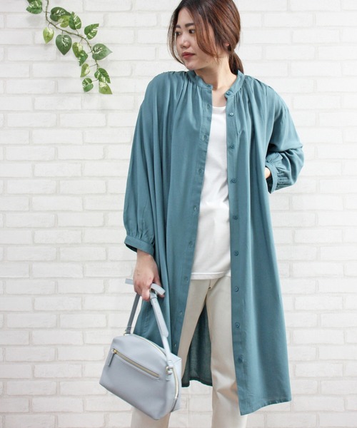 BELLUNA PLUS（ベルーナ）の「レーヨン素材ギャザーデザインワンピース（ワンピース・レディース・ライトベージュ/ブルー/ブルーグリーン/ネイビー/パープル/カーキ・MEDIUM/LARGE/X-LARGE）」の5枚目の写真