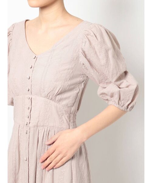 dazzlin（ダズリン）の「コットンバックオープンフレアワンピース（ワンピース・レディース・オフホワイト/ブラック/ベージュ・FREE）」の5枚目の写真