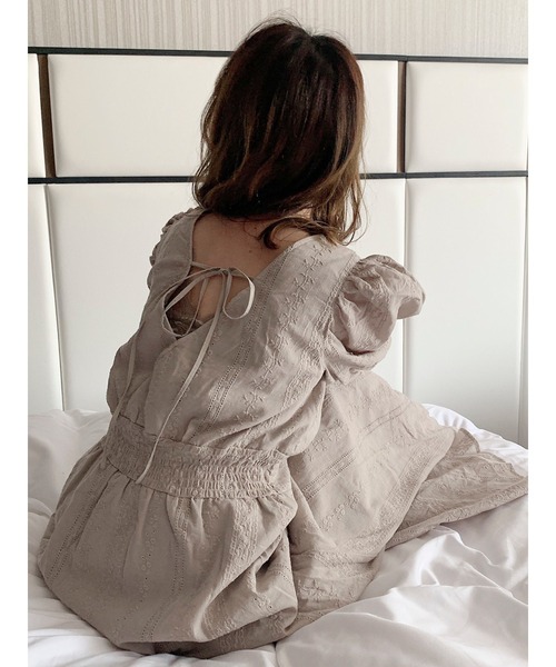 dazzlin（ダズリン）の「コットンバックオープンフレアワンピース（ワンピース・レディース・オフホワイト/ブラック/ベージュ・FREE）」の22枚目の写真