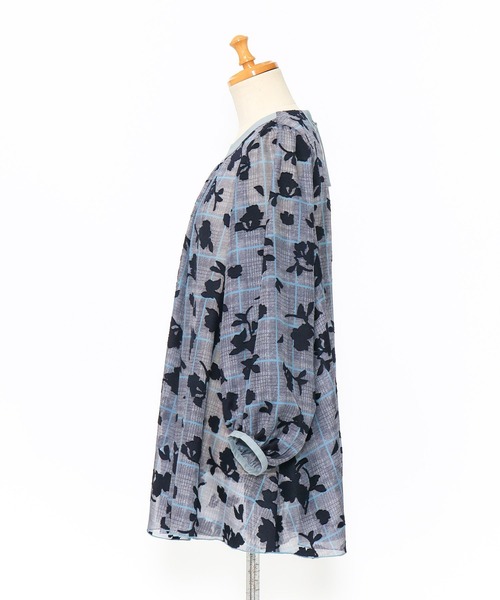 AS KNOW AS de base（アズノゥアズドゥバズ）の「ブラウスもブルゾンもプルオーバー（チュニック・レディース・ライトカーキ/ライトブルー・FREE）」の3枚目の写真