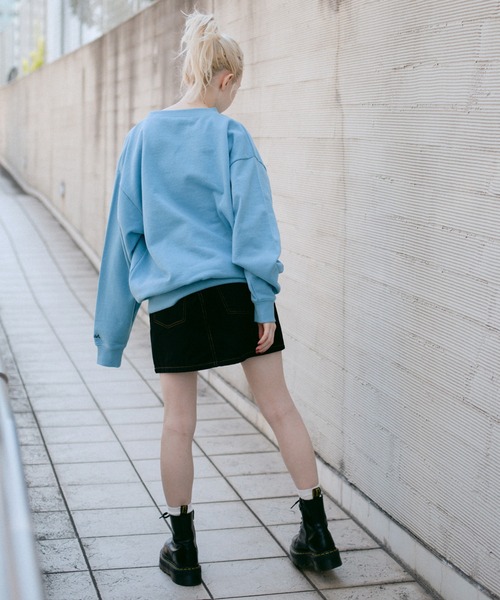 X-girl（エックスガール）の「THICK RUBBER MILLS LOGO CREW SWEAT TOP（スウェット・レディース・ライトブルー/ブラック/ベージュ/パープル・S/M/L/XL）」の7枚目の写真