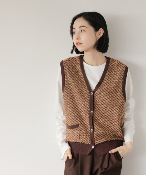 LOWRYS FARM（ローリーズファーム）の「レトロガラボタンアキベスト　218086（ベスト・レディース・ブラック/ブラウン/グリーン・FREE）」の3枚目の写真