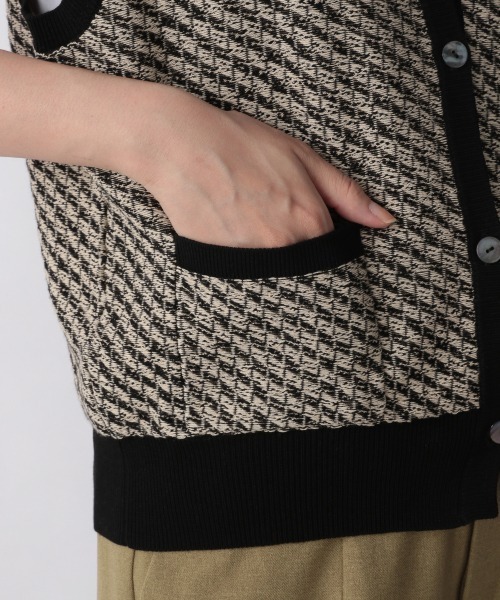 LOWRYS FARM（ローリーズファーム）の「レトロガラボタンアキベスト　218086（ベスト・レディース・ブラック/ブラウン/グリーン・FREE）」の4枚目の写真