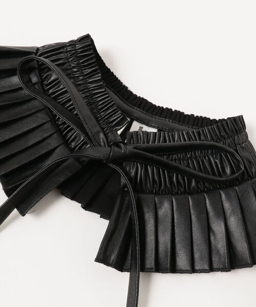 Ray BEAMS(レイビームス)の「Ray BEAMS / フェイクレザー ギャザー 付け襟(付け襟・レディース・ブラック・ONE SIZE)」の3枚目の写真