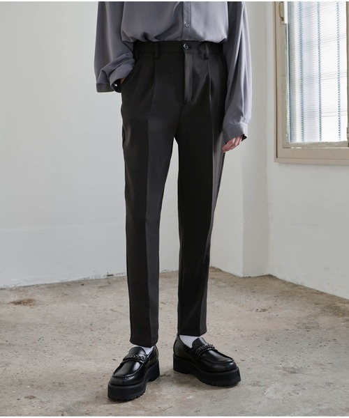 Loose/ルース(ルース)の「ドレープラスター スリムテーパードスラックス【セットアップ対応】(スラックス・メンズ・ブラック/グレー系その他/ブラウン系その他・S/M/L)」の2枚目の写真